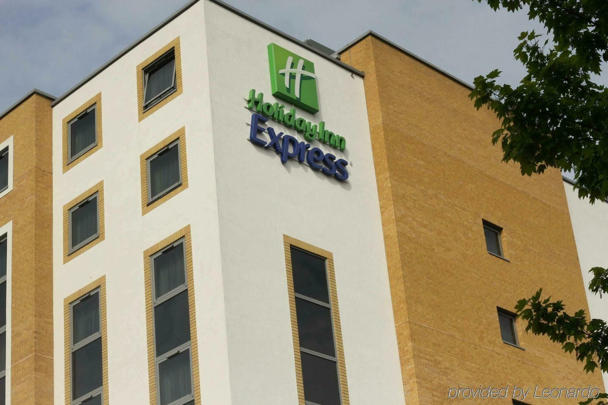 Holiday Inn Express London - Watford Junction, An Ihg Hotel Dış mekan fotoğraf